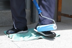 Sealing the shoes of observatory manager Zacharia