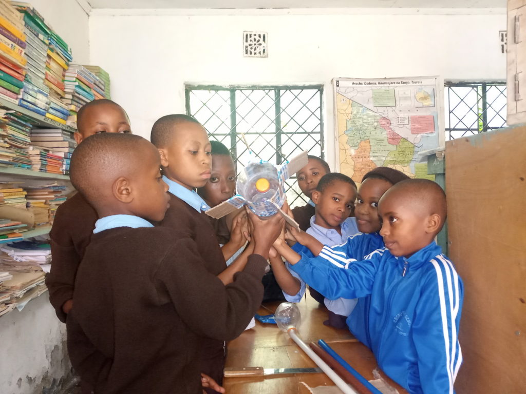 MMAO - Elliatosha's students build water rockets!